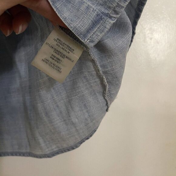ALICE AND OLIVIA Sleeveless bue Denim button up shirt size XS - Picture 3 of 4